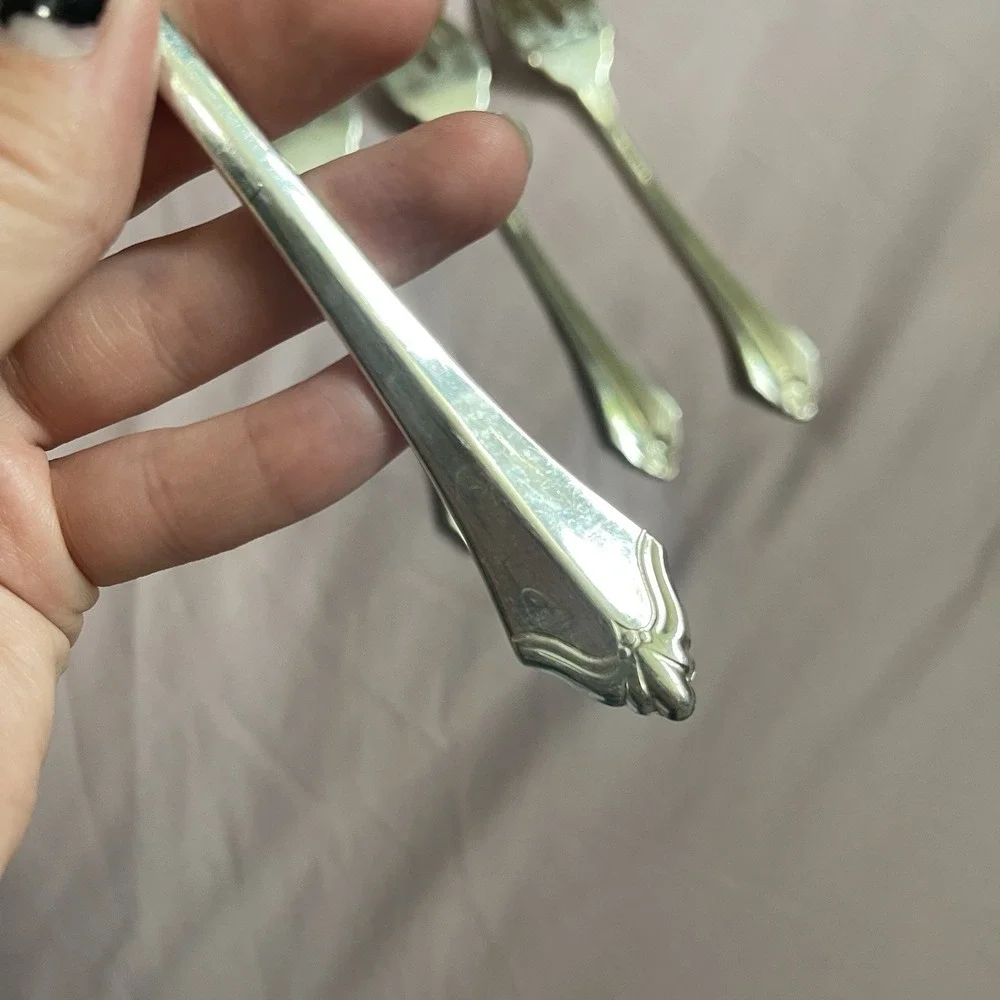 Set of 4 Oneida Heirloom Cube Community Belcourt Silver Plate‎ Salad Forks